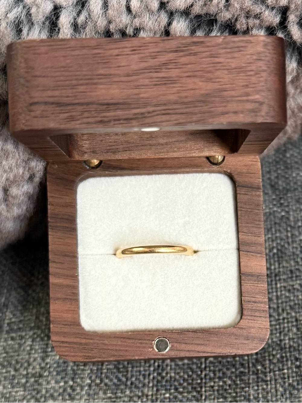 18K Yellow Gold Wedding Band 2.6 grams Size 6.75